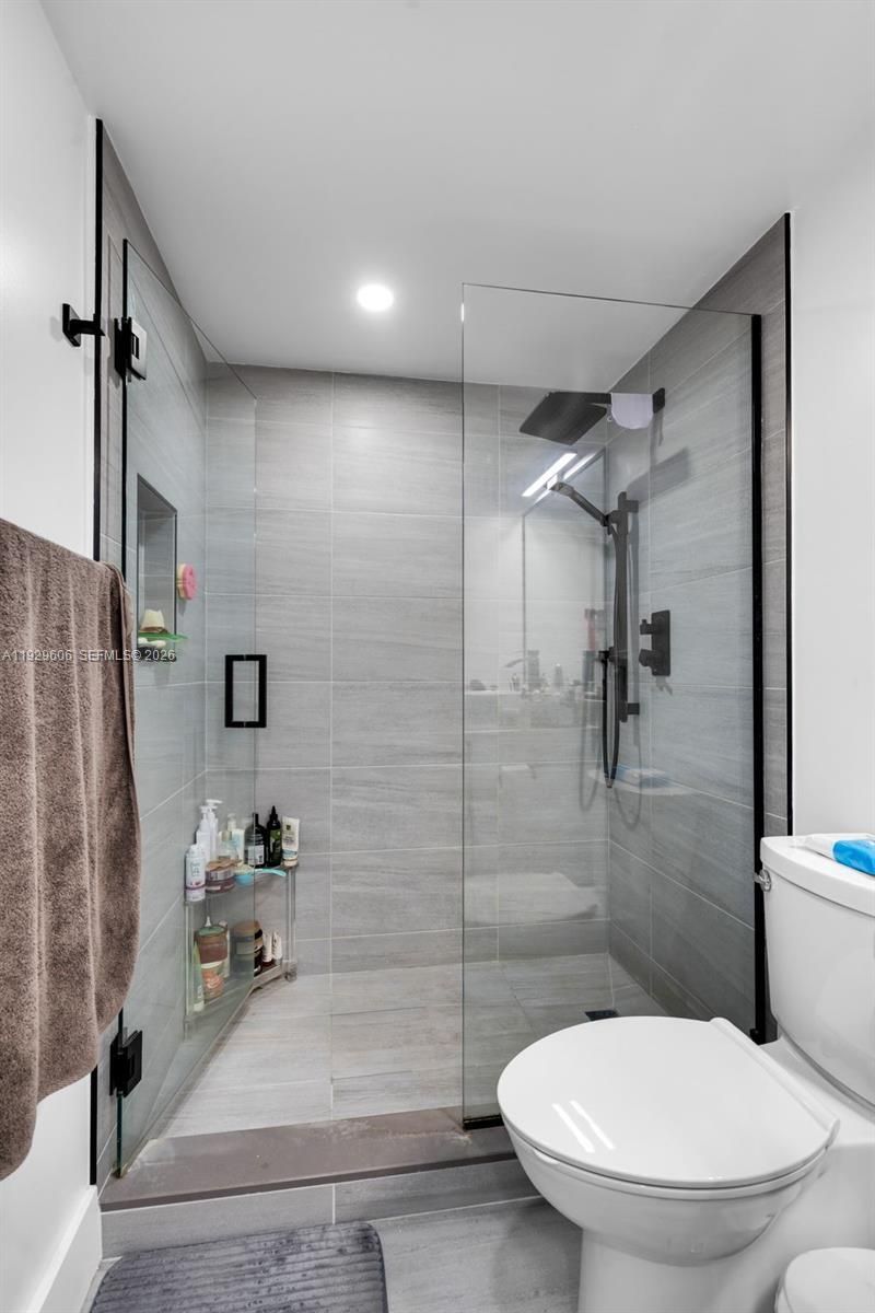 2500 Parkview Dr, Unit 2102, Hallandale Beach, FL 33009 Photo