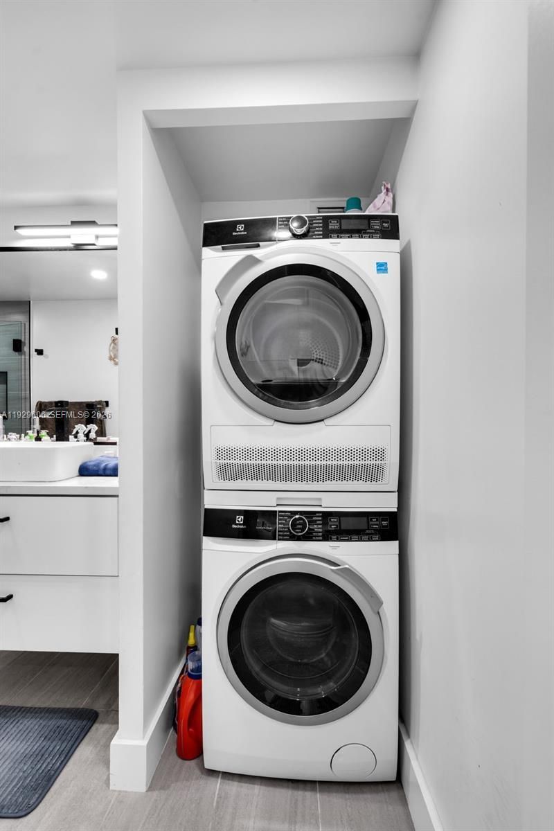 2500 Parkview Dr, Unit 2102, Hallandale Beach, FL 33009 Photo