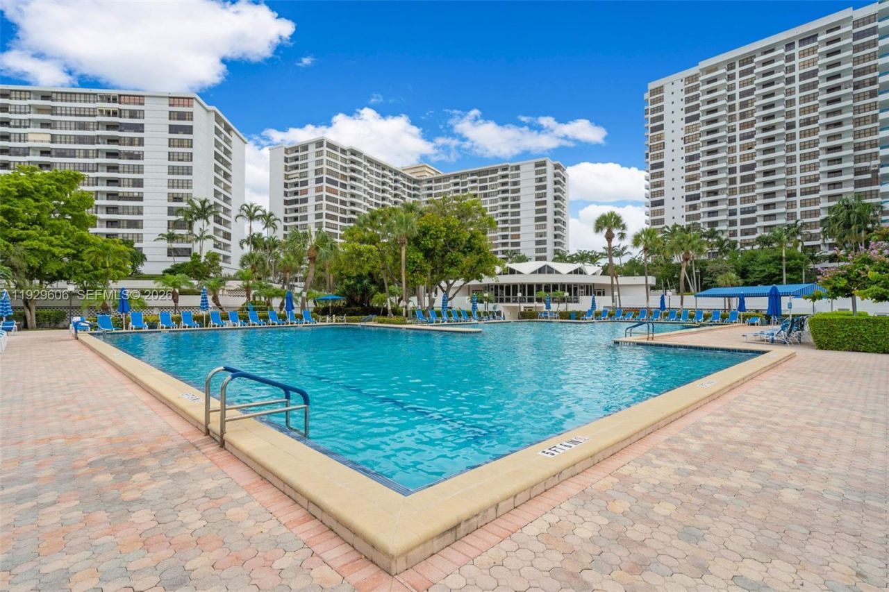 2500 Parkview Dr, Unit 2102, Hallandale Beach, FL 33009 Photo
