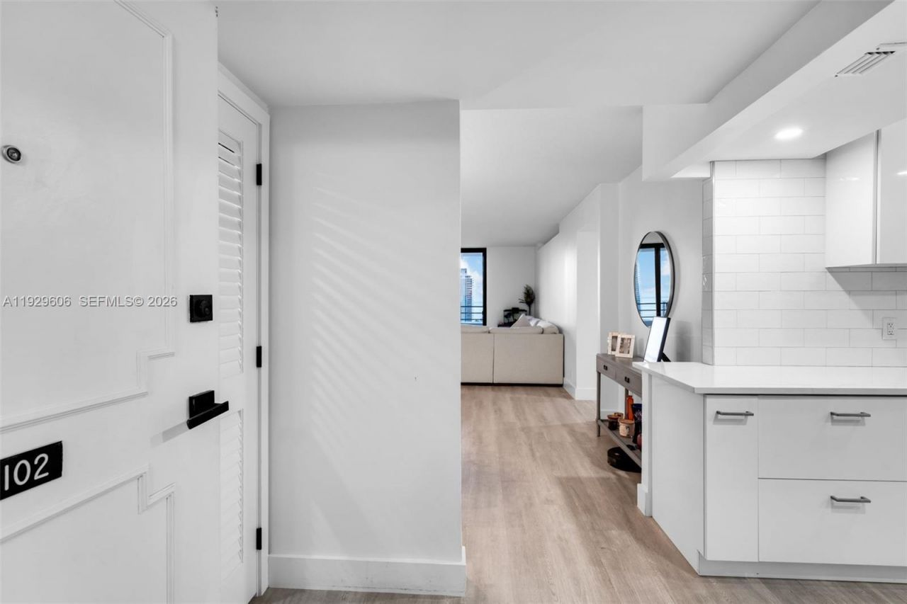 2500 Parkview Dr, Unit 2102, Hallandale Beach, FL 33009 Photo