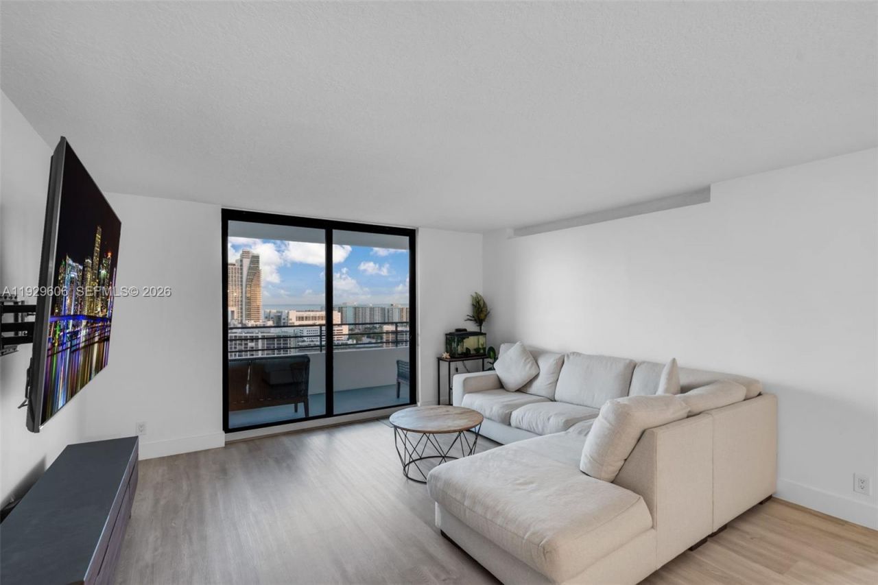 2500 Parkview Dr, Unit 2102, Hallandale Beach, FL 33009 Photo