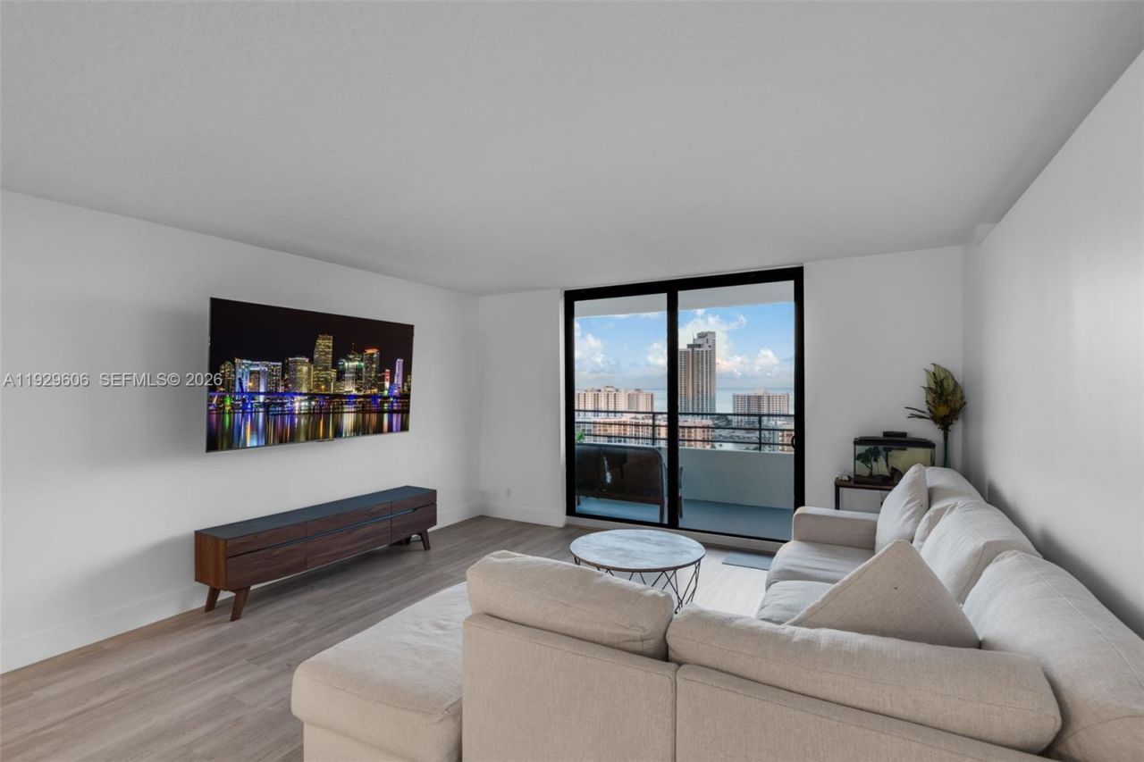 2500 Parkview Dr, Unit 2102, Hallandale Beach, FL 33009 Photo