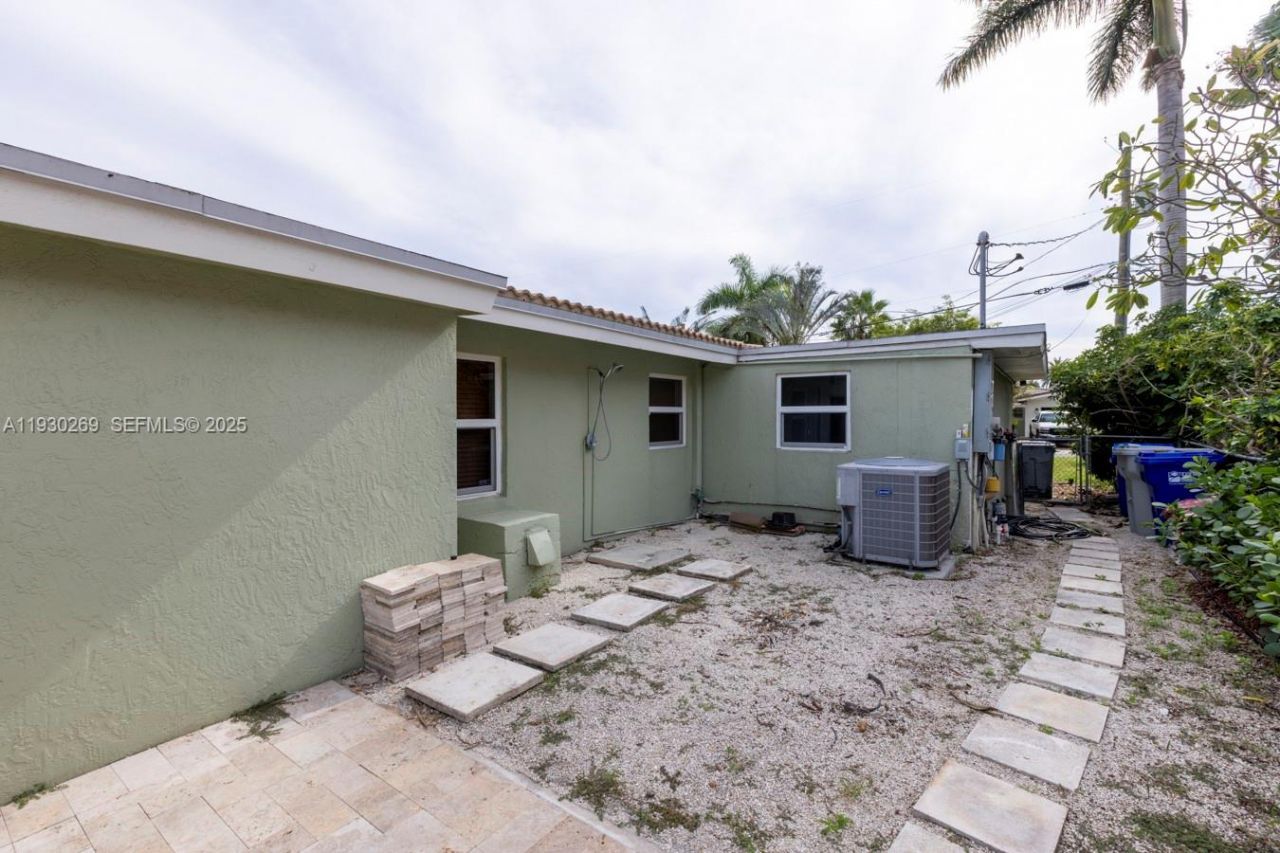 2875 NE 19th St, Pompano Beach, FL 33062 Photo