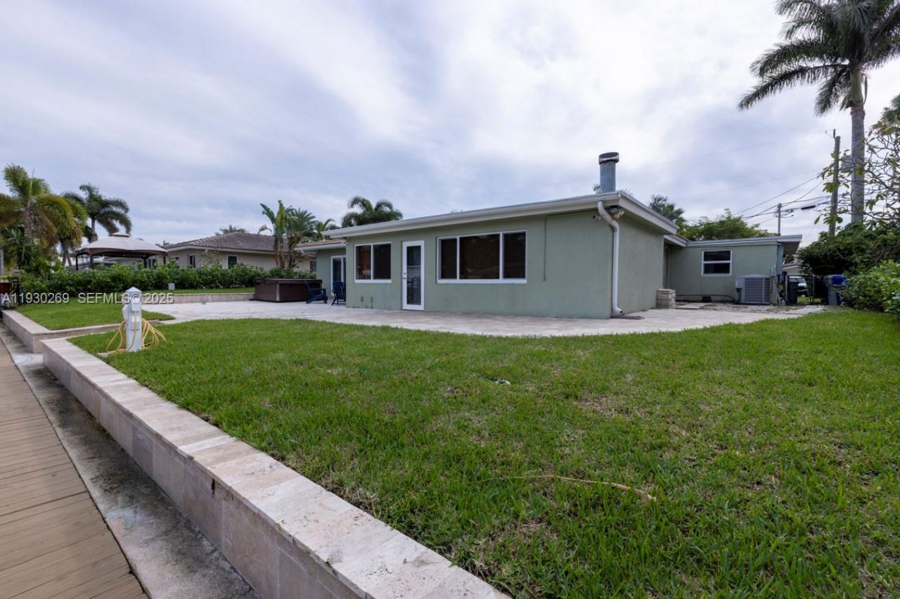 2875 NE 19th St, Pompano Beach, FL 33062 Photo