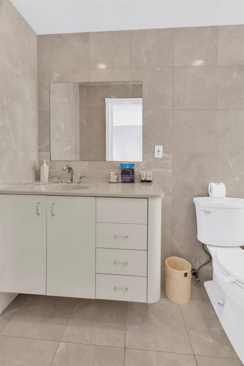 2875 NE 19th St, Pompano Beach, FL 33062 Photo