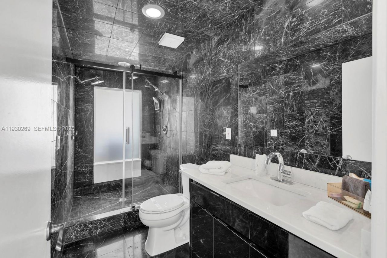 2875 NE 19th St, Pompano Beach, FL 33062 Photo