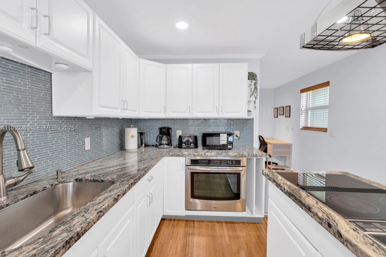 2875 NE 19th St, Pompano Beach, FL 33062 Photo