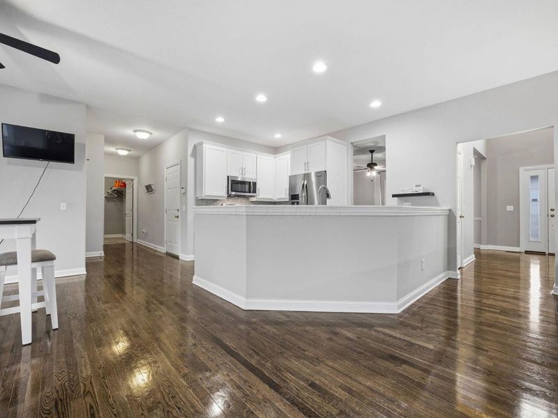 477 Stratshire Lane, Columbus, OH 43230 Photo 18