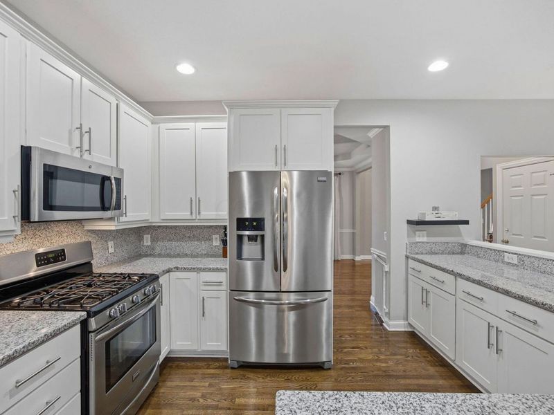 477 Stratshire Lane, Columbus, OH 43230 Photo 24