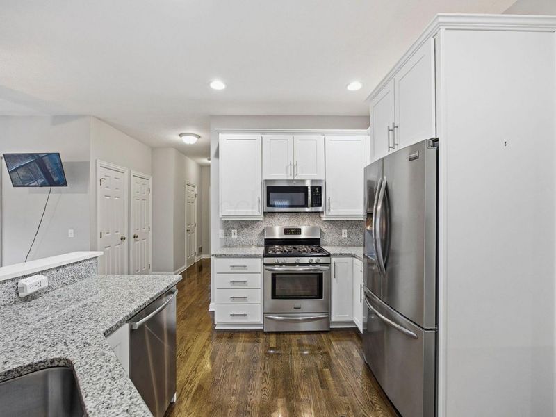 477 Stratshire Lane, Columbus, OH 43230 Photo 26