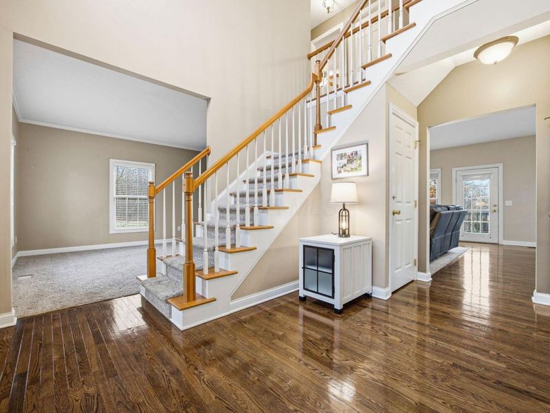 477 Stratshire Lane, Columbus, OH 43230 Photo 3