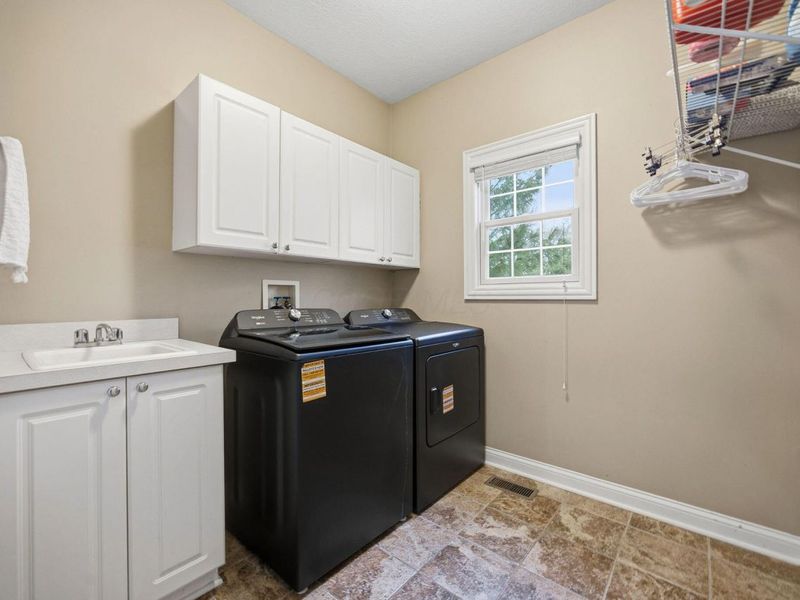 477 Stratshire Lane, Columbus, OH 43230 Photo 32