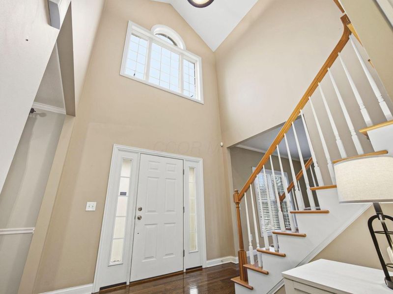 477 Stratshire Lane, Columbus, OH 43230 Photo 4