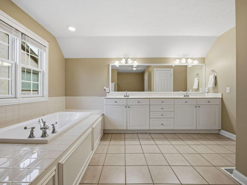 477 Stratshire Lane, Columbus, OH 43230 Photo 52