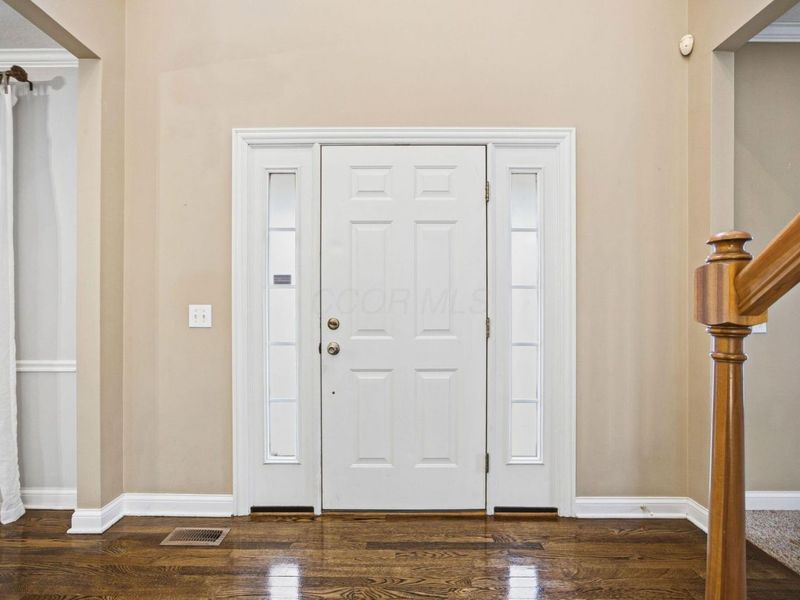 477 Stratshire Lane, Columbus, OH 43230 Photo 6