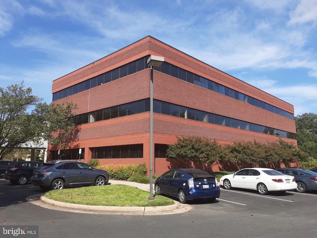 21495 Ridgetop Circle, Unit 106, Sterling, VA 20166 Main Photo