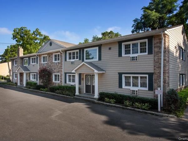 118 Carleton Avenue, Unit 6B, Islip Terrace, NY 11752