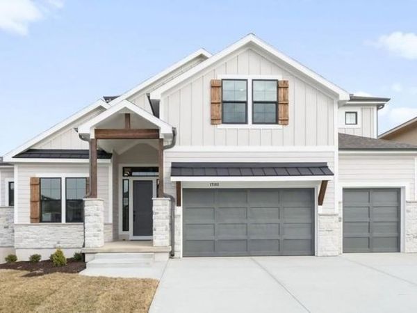 17183 S Heatherwood Street, Olathe, KS 66062