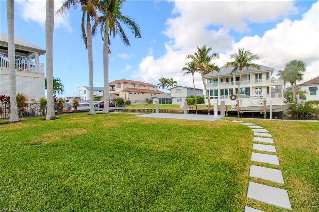 1353 Pelican Ave, Naples, FL 34102 Photo