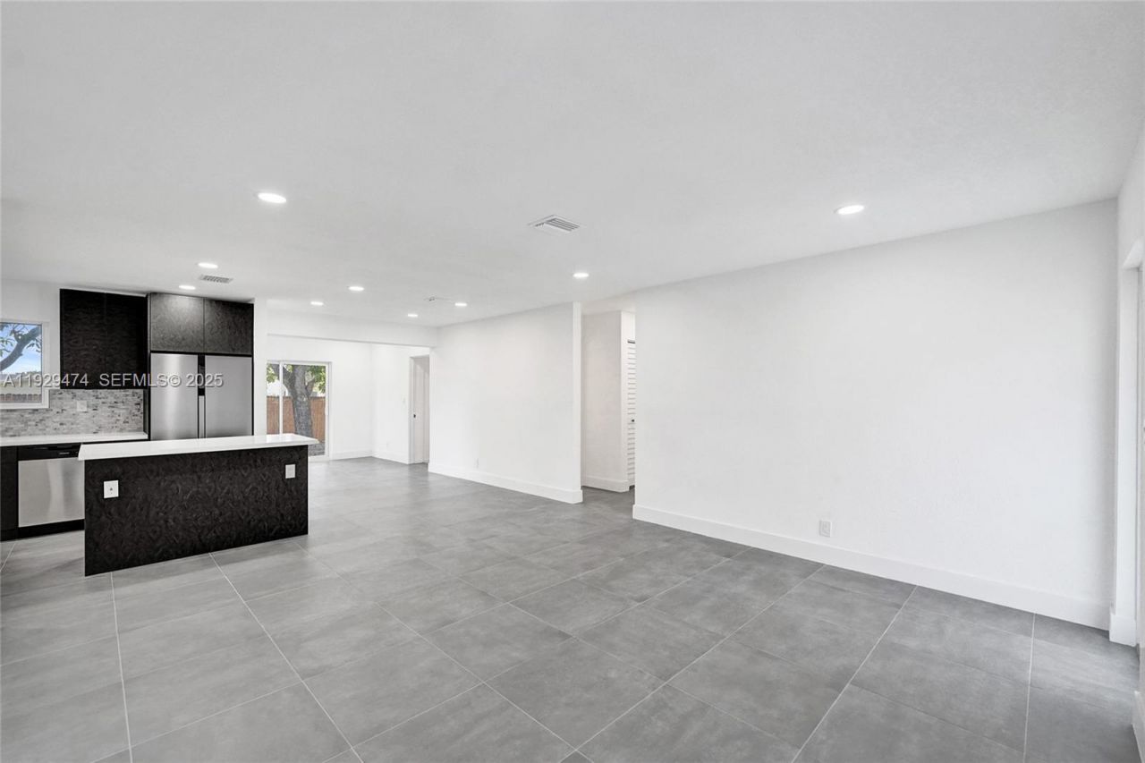 680 SW 29th Ter, Fort Lauderdale, FL 33312 Photo