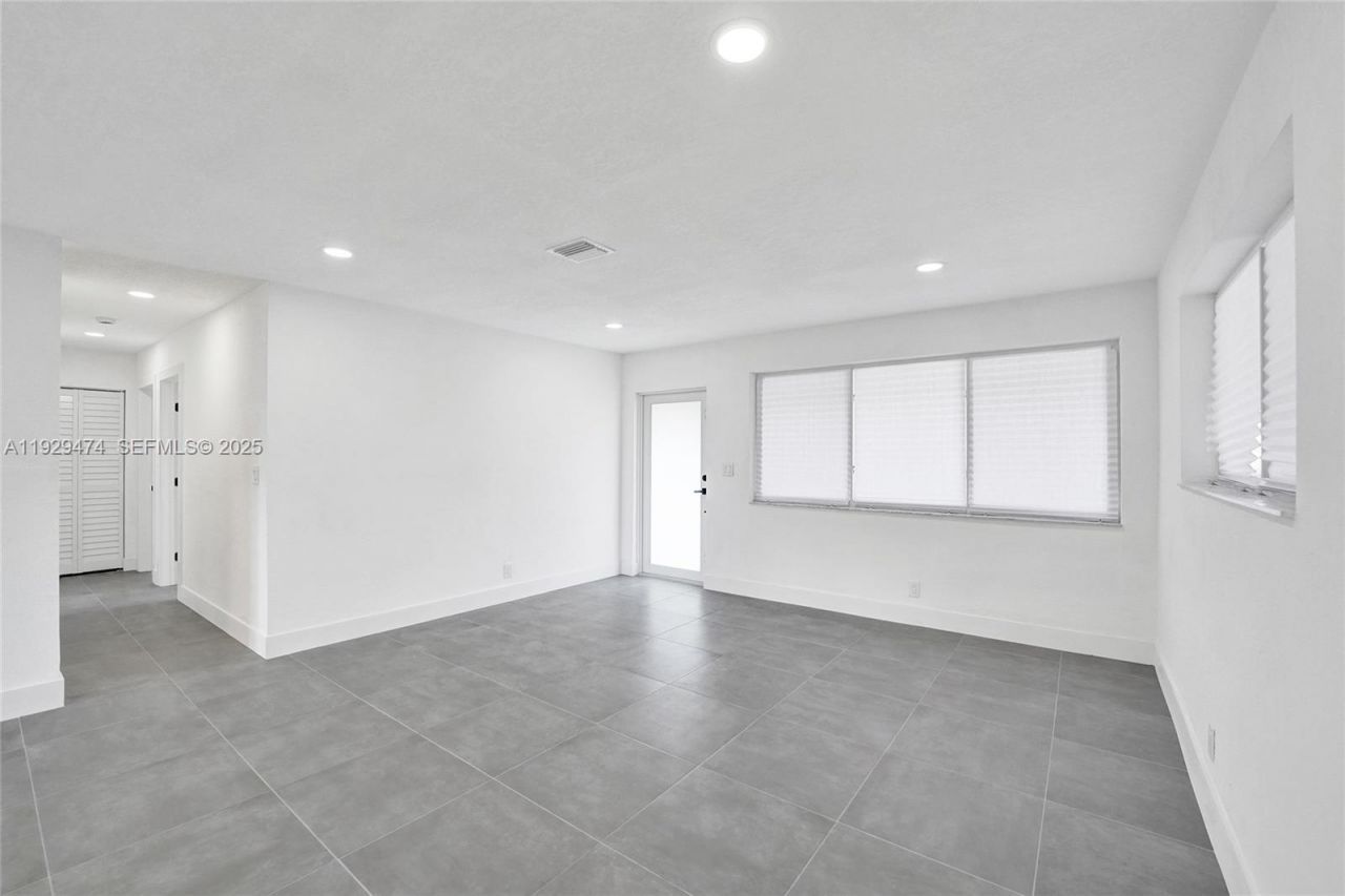 680 SW 29th Ter, Fort Lauderdale, FL 33312 Photo