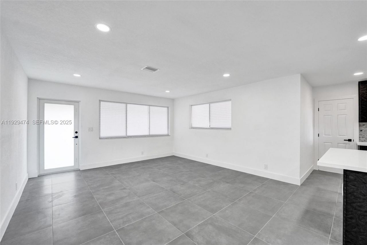 680 SW 29th Ter, Fort Lauderdale, FL 33312 Photo