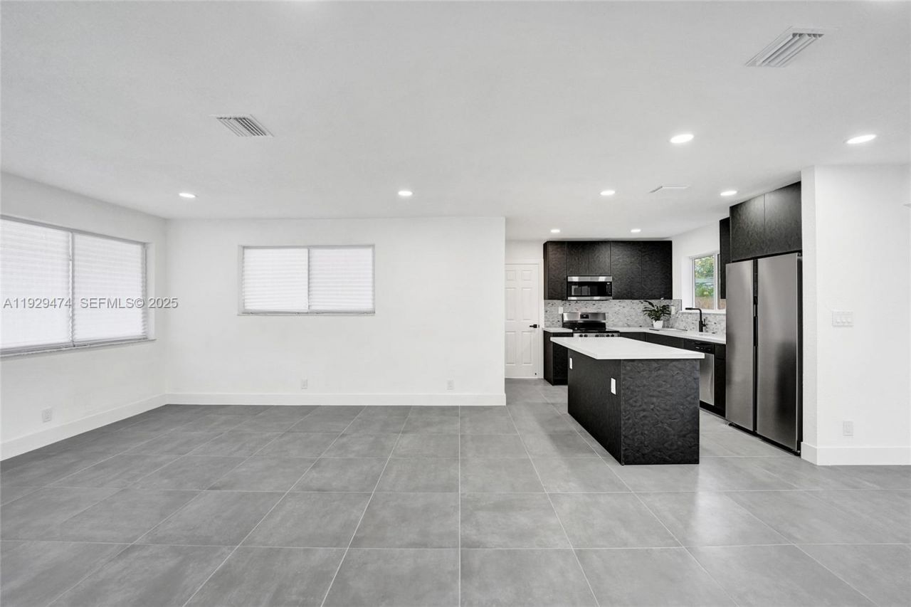 680 SW 29th Ter, Fort Lauderdale, FL 33312 Photo