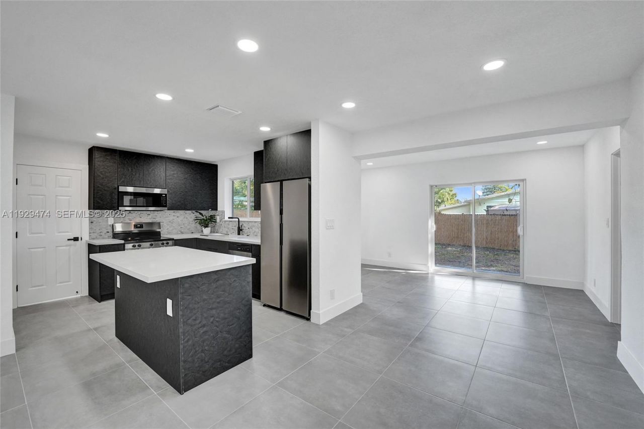 680 SW 29th Ter, Fort Lauderdale, FL 33312 Photo