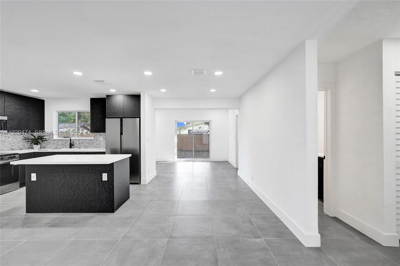 680 SW 29th Ter, Fort Lauderdale, FL 33312 Photo