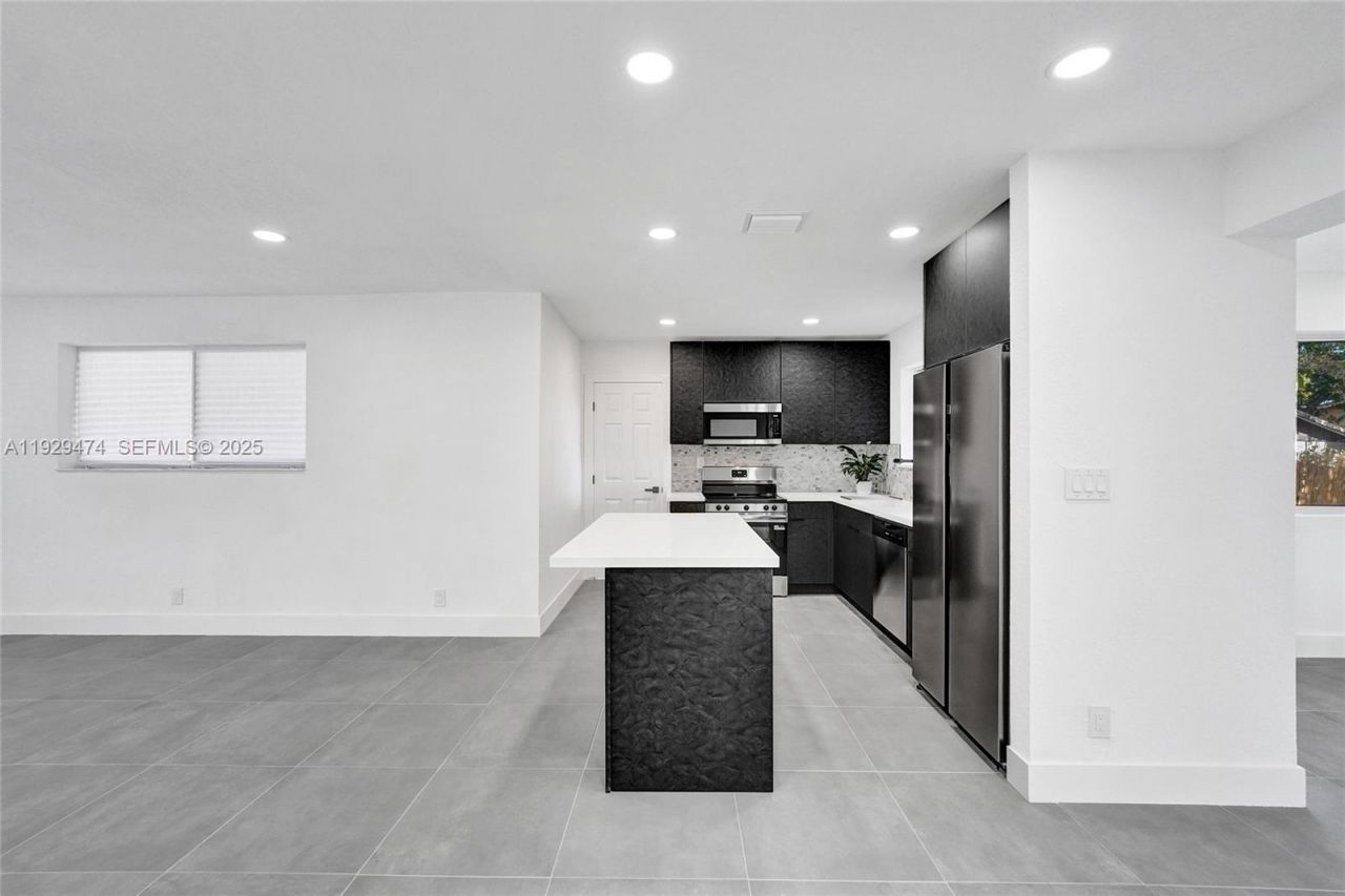 680 SW 29th Ter, Fort Lauderdale, FL 33312 Photo