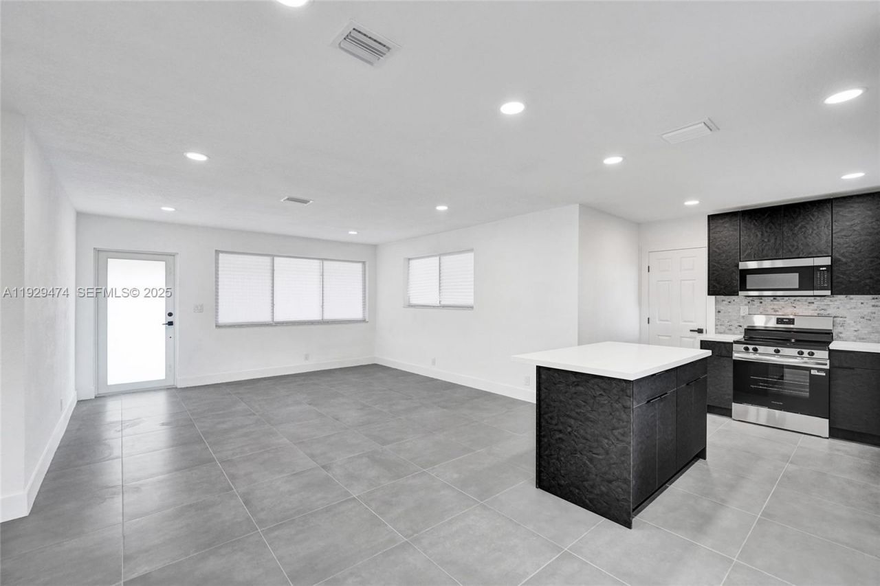 680 SW 29th Ter, Fort Lauderdale, FL 33312 Photo