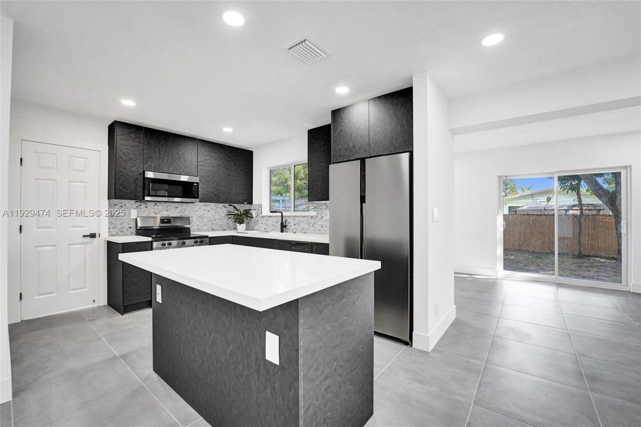 680 SW 29th Ter, Fort Lauderdale, FL 33312 Photo