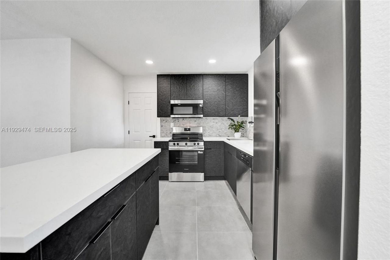 680 SW 29th Ter, Fort Lauderdale, FL 33312 Photo