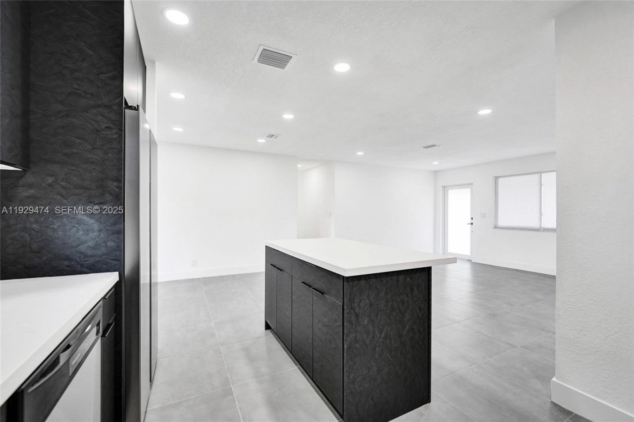 680 SW 29th Ter, Fort Lauderdale, FL 33312 Photo