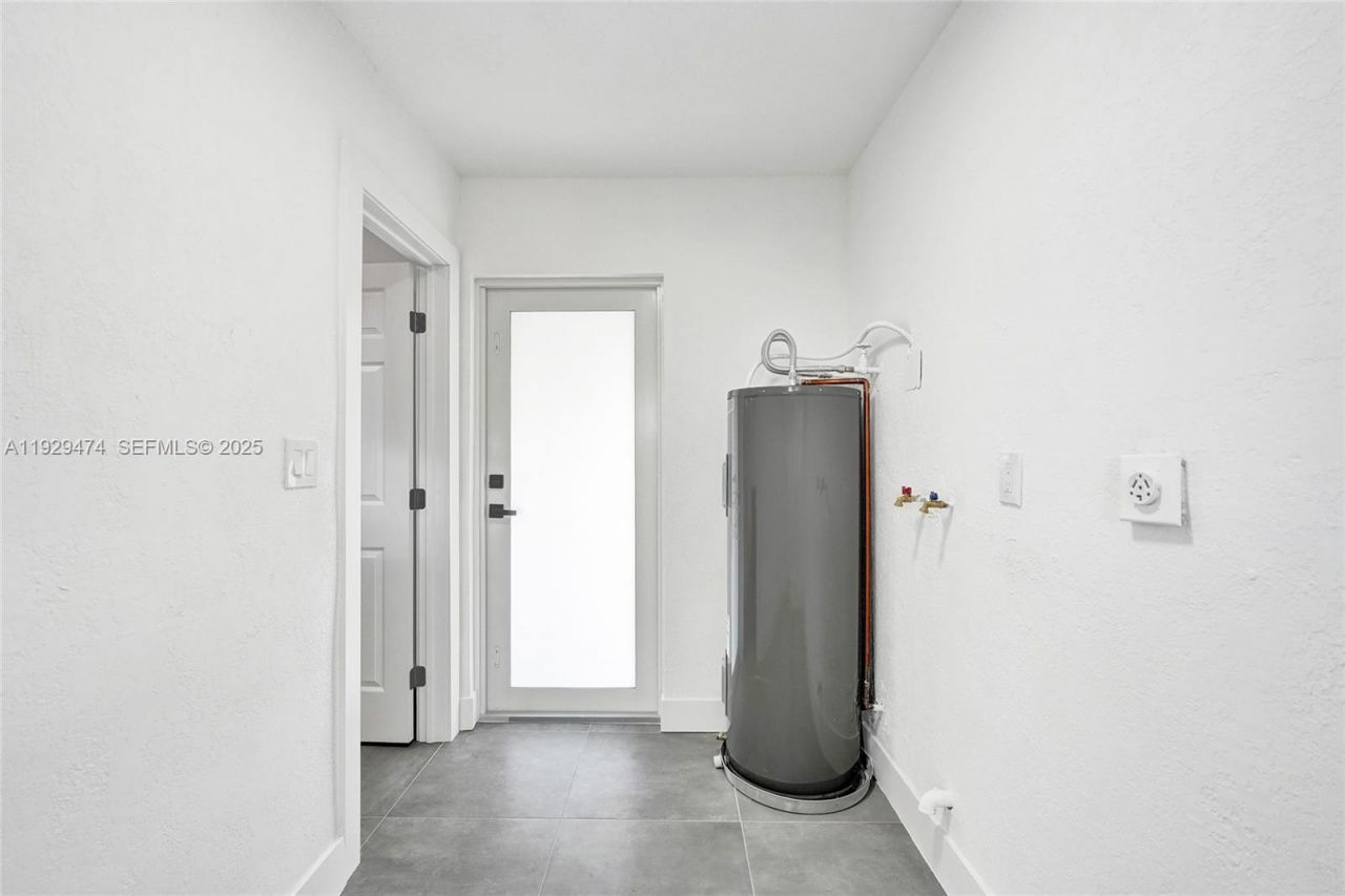 680 SW 29th Ter, Fort Lauderdale, FL 33312 Photo