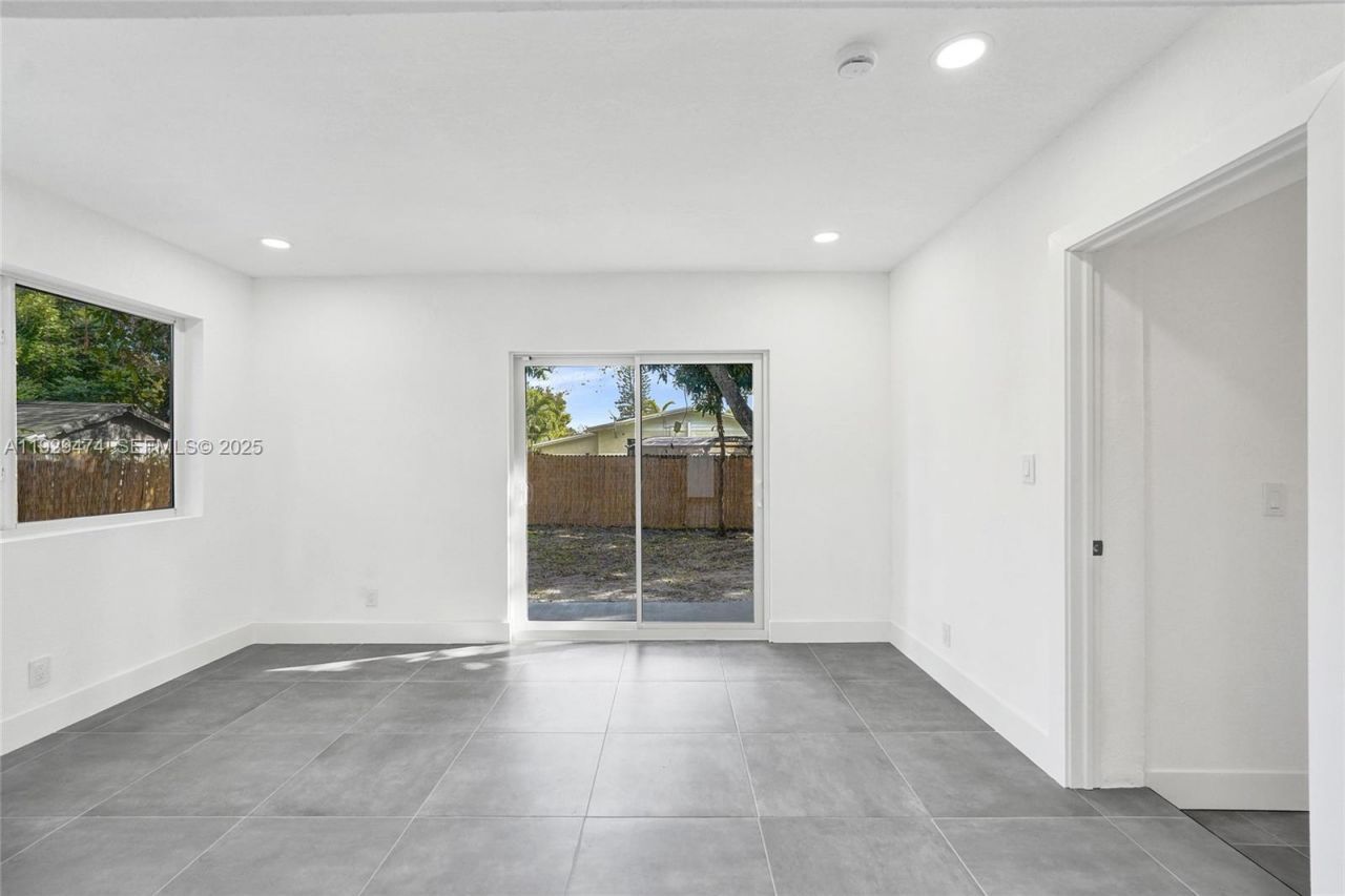 680 SW 29th Ter, Fort Lauderdale, FL 33312 Photo