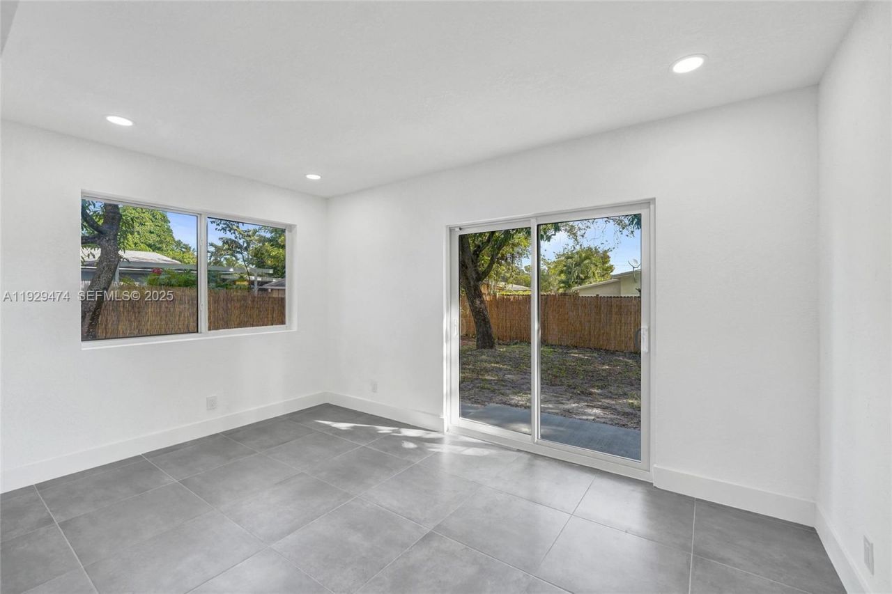 680 SW 29th Ter, Fort Lauderdale, FL 33312 Photo