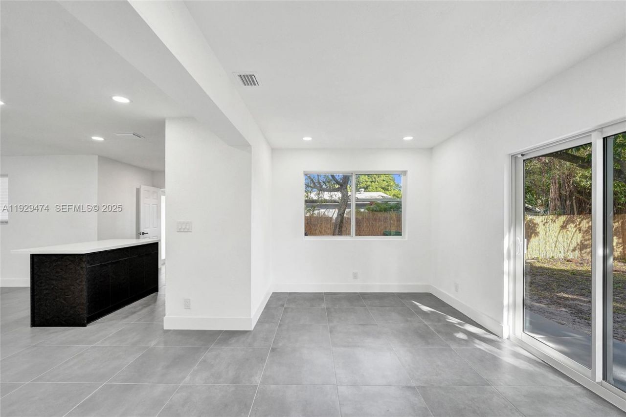 680 SW 29th Ter, Fort Lauderdale, FL 33312 Photo