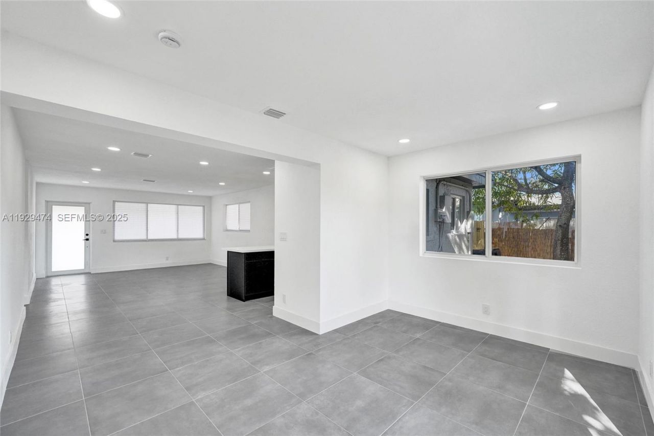 680 SW 29th Ter, Fort Lauderdale, FL 33312 Photo