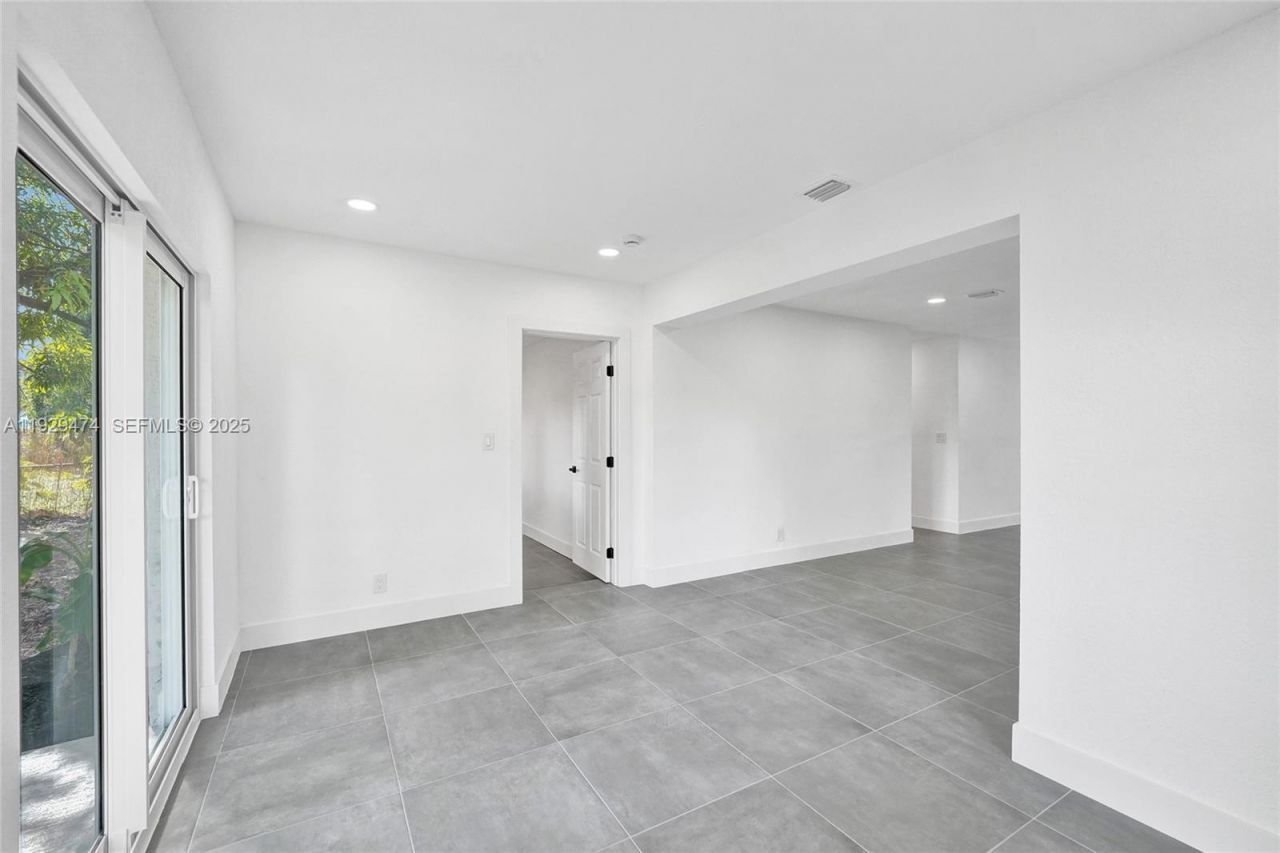 680 SW 29th Ter, Fort Lauderdale, FL 33312 Photo