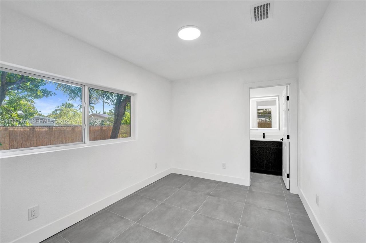 680 SW 29th Ter, Fort Lauderdale, FL 33312 Photo