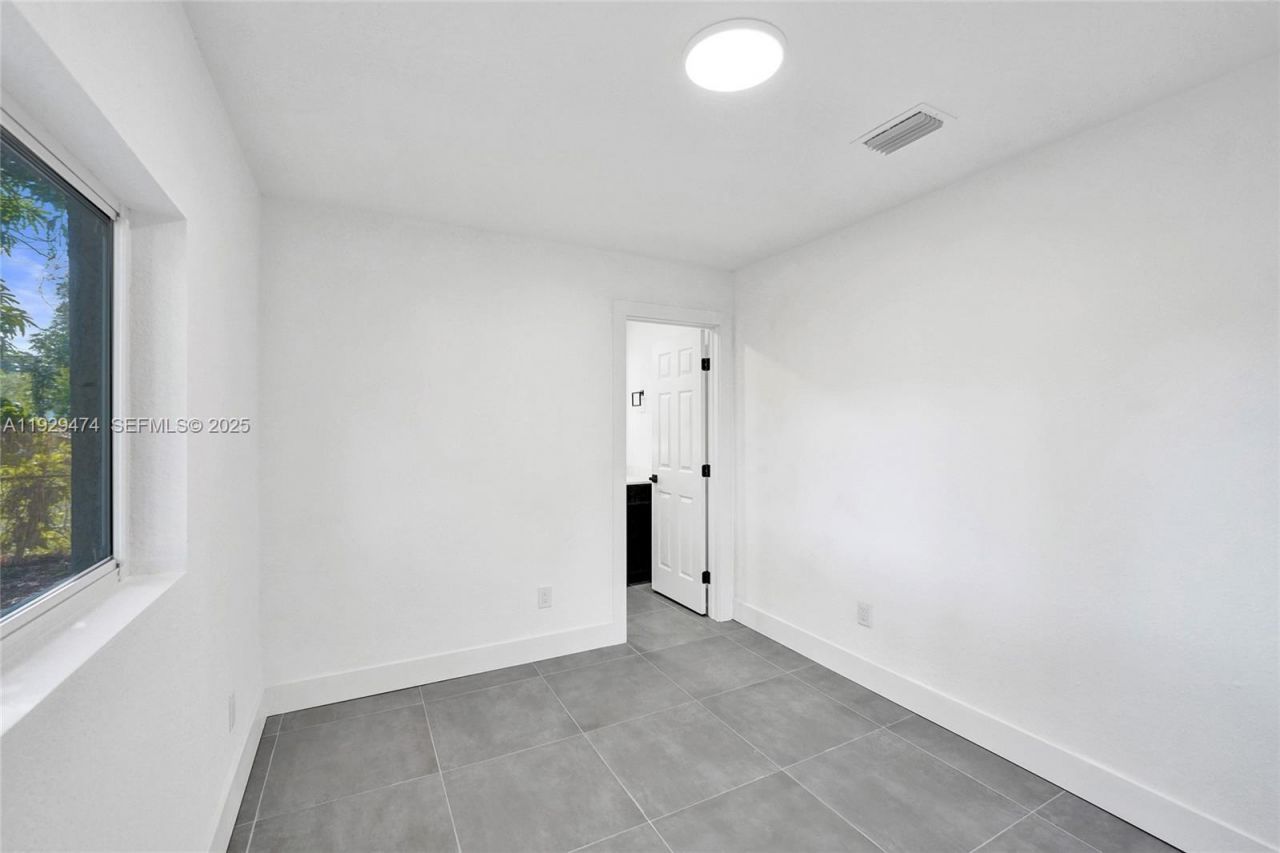 680 SW 29th Ter, Fort Lauderdale, FL 33312 Photo