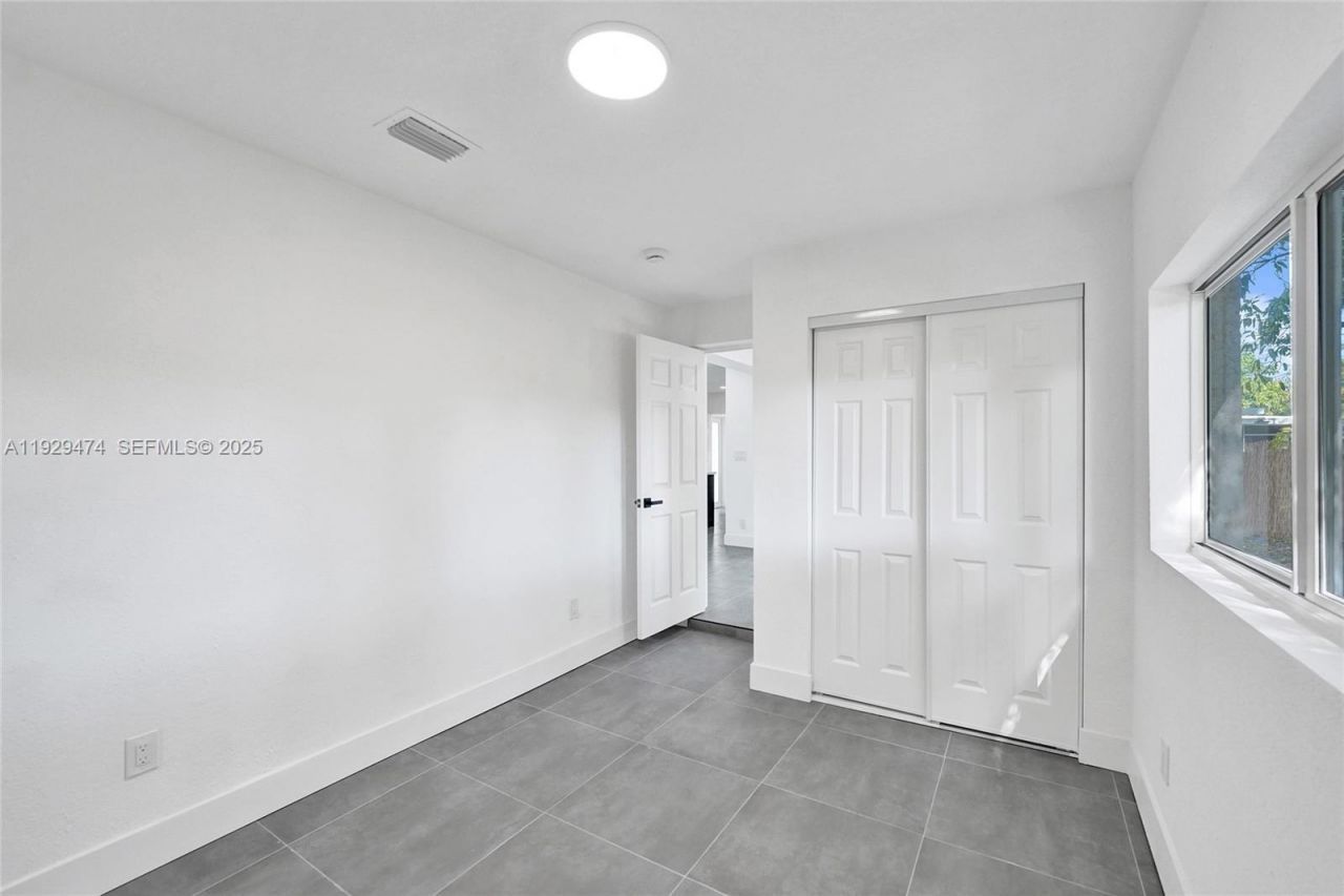 680 SW 29th Ter, Fort Lauderdale, FL 33312 Photo