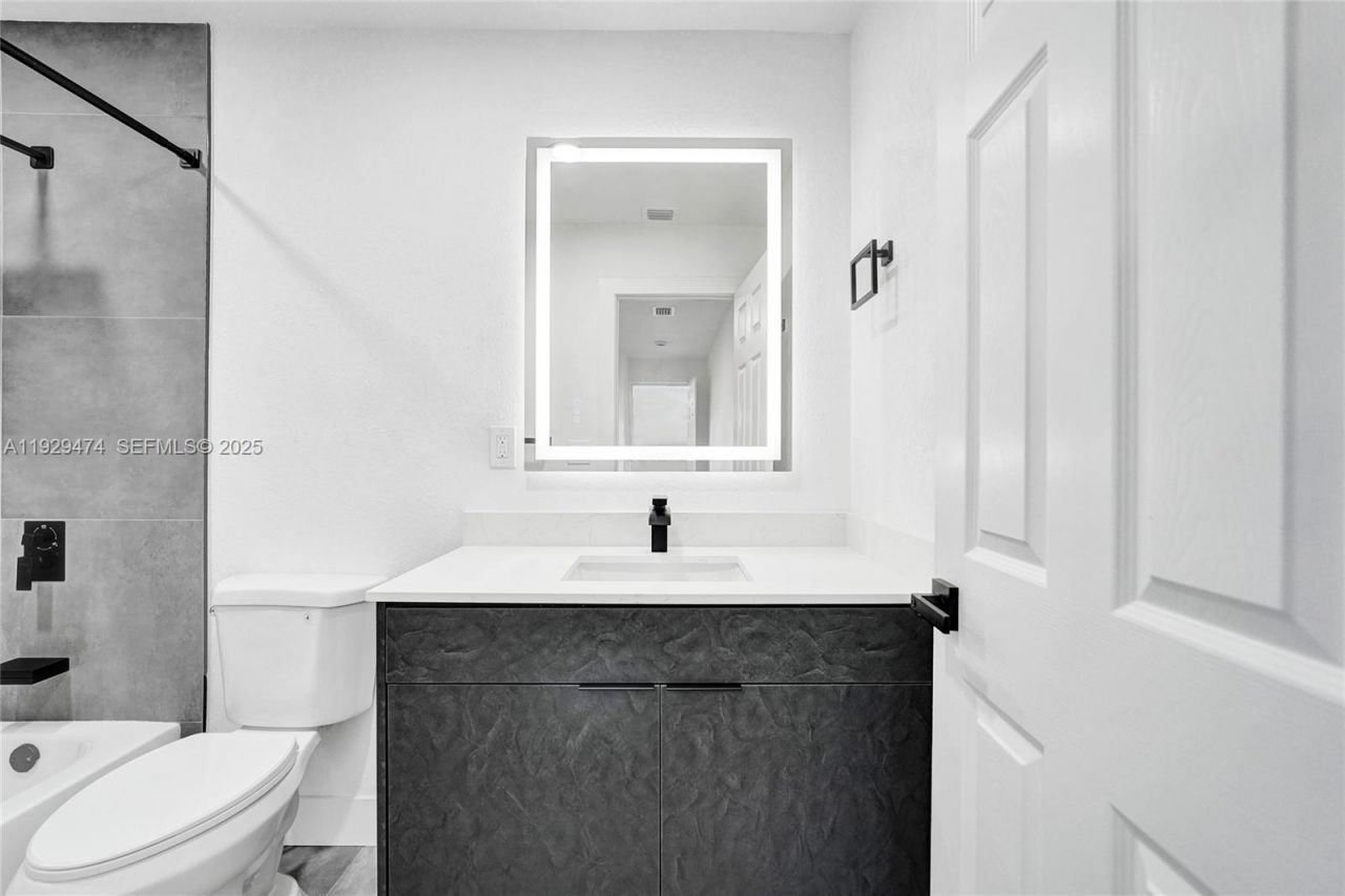 680 SW 29th Ter, Fort Lauderdale, FL 33312 Photo