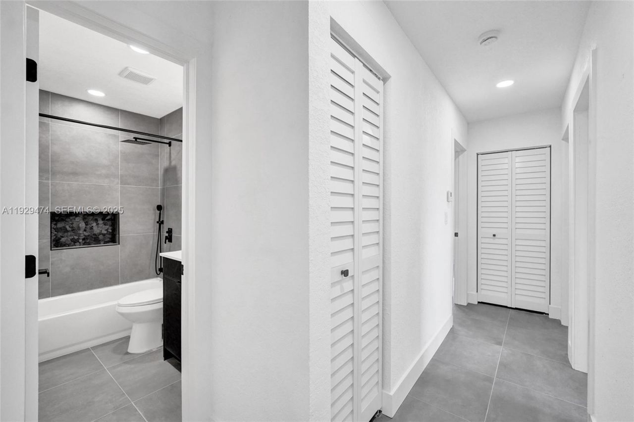 680 SW 29th Ter, Fort Lauderdale, FL 33312 Photo