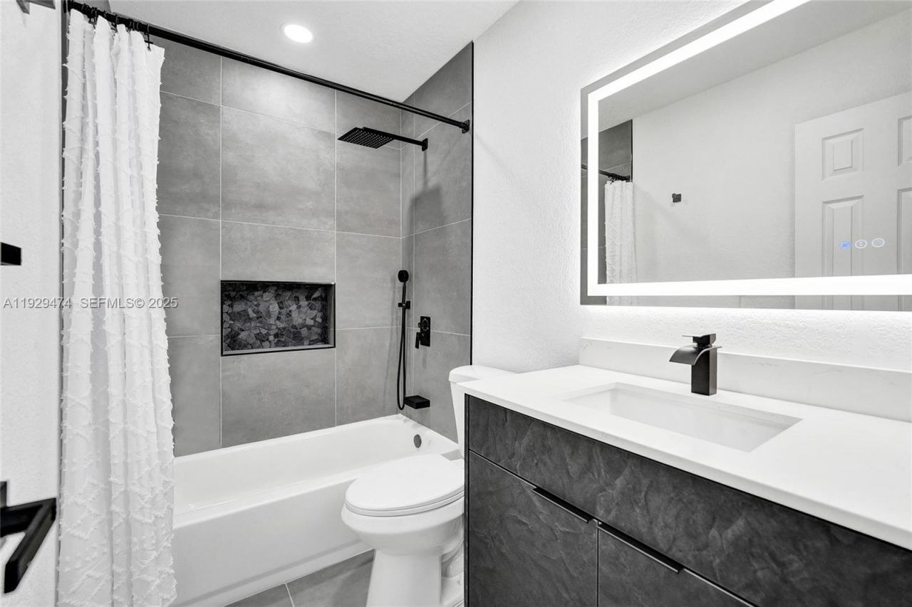 680 SW 29th Ter, Fort Lauderdale, FL 33312 Photo