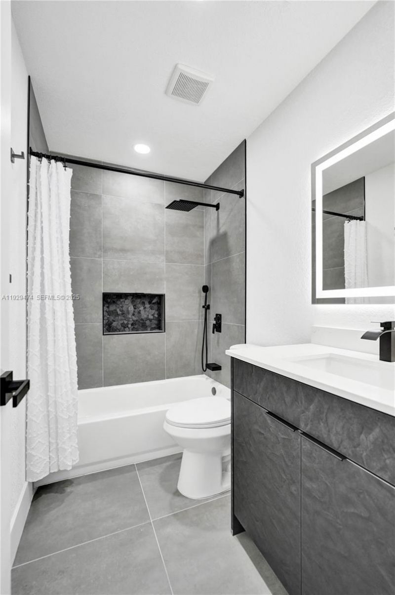 680 SW 29th Ter, Fort Lauderdale, FL 33312 Photo