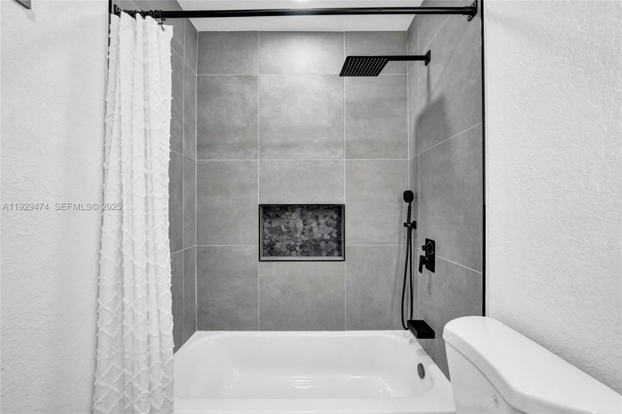 680 SW 29th Ter, Fort Lauderdale, FL 33312 Photo