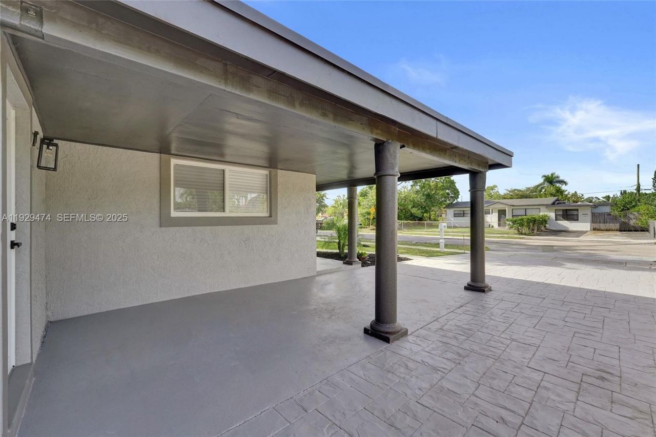 680 SW 29th Ter, Fort Lauderdale, FL 33312 Photo