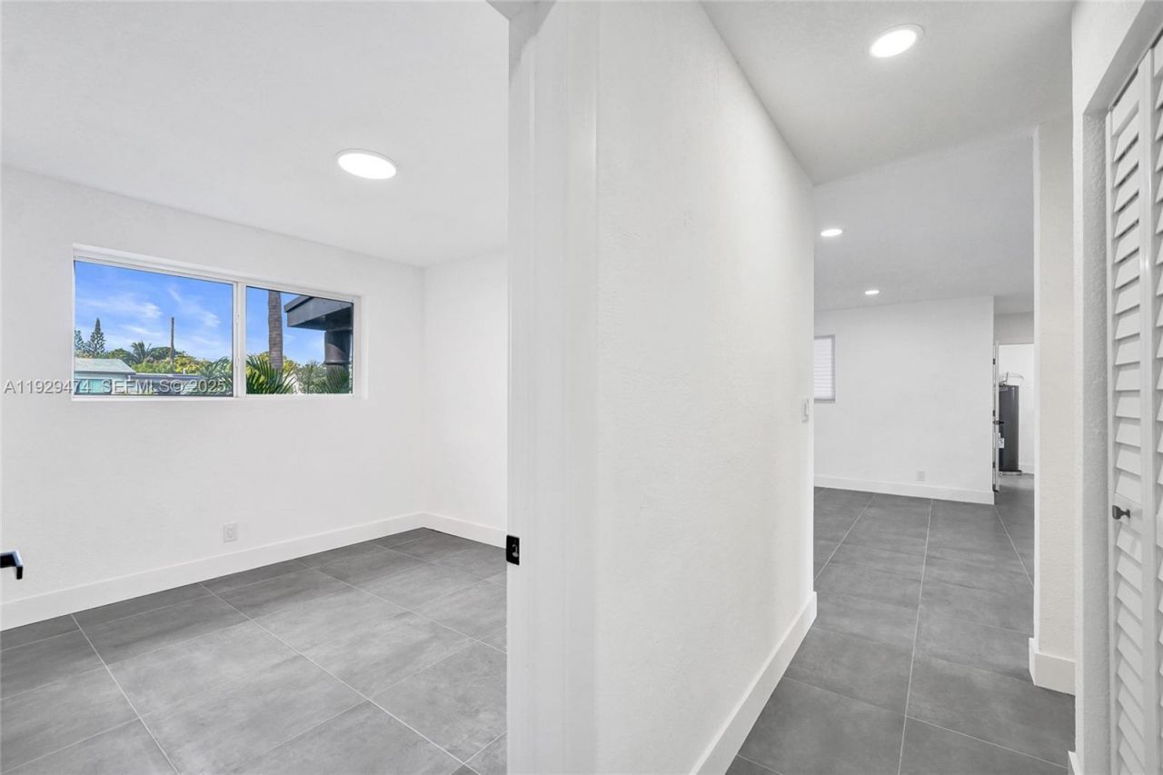 680 SW 29th Ter, Fort Lauderdale, FL 33312 Photo